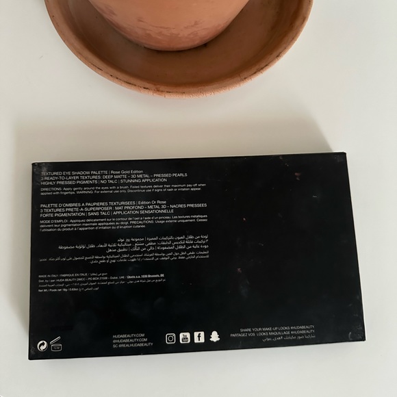 Huda beauty rose gold palette - Picture 3 of 4